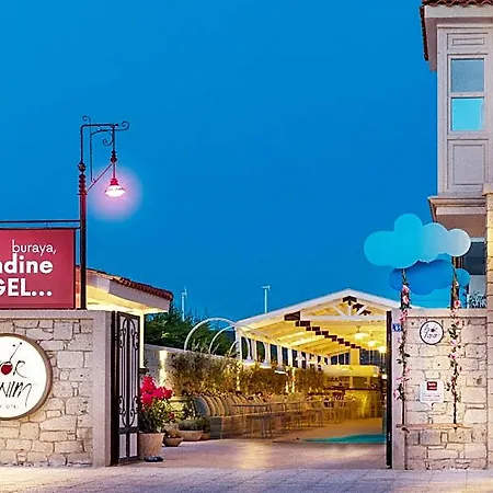 Likor Hanim Butik Alacati Hotel Çeşme